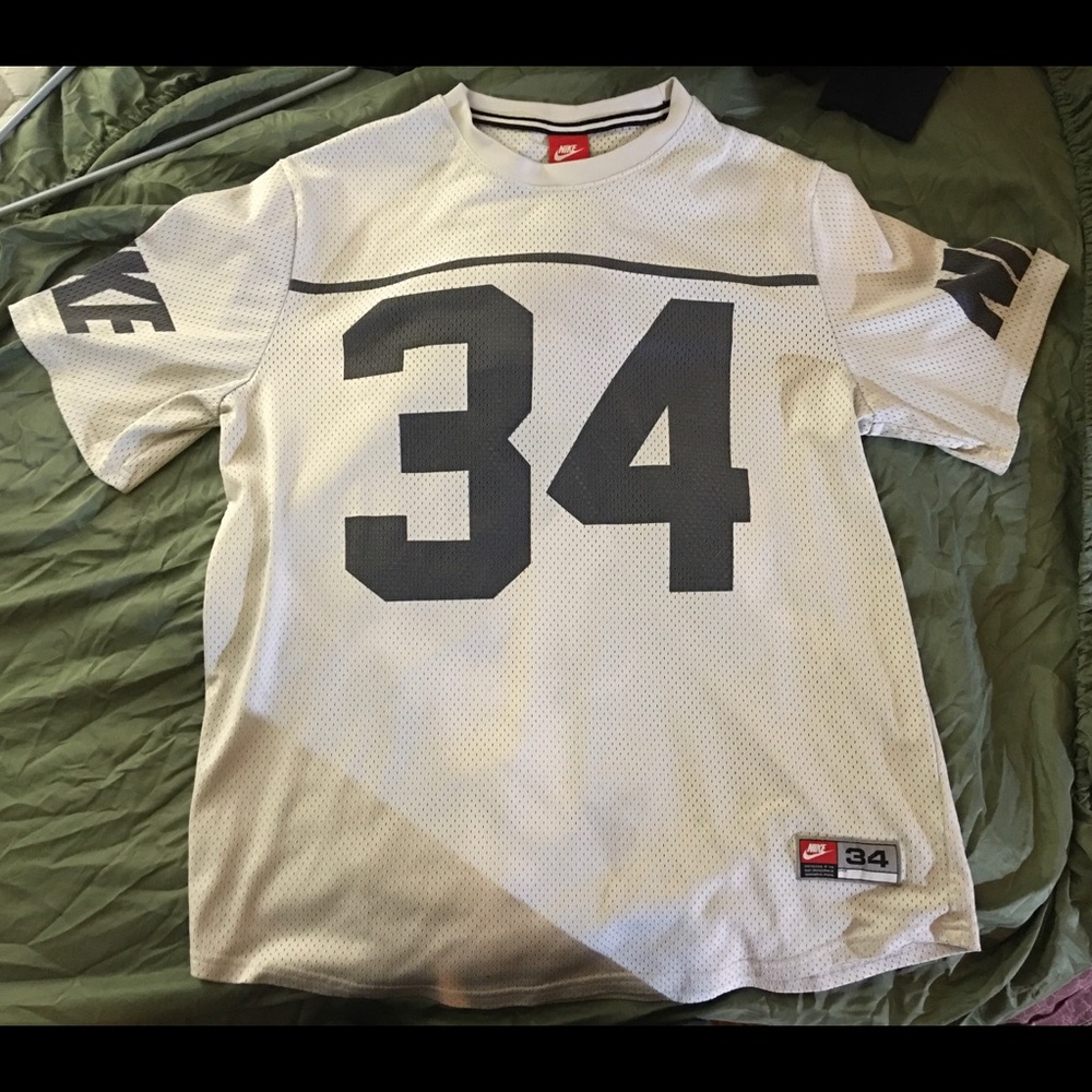 Nike men’s mesh football jersey. #34
